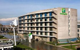 Holiday Inn - Airport Terminal By Ihg  4*